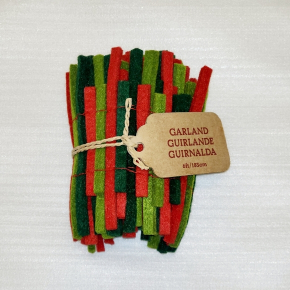 NEW Crate and Barrel Red and Green Felt Scarf Christmas Tree Garland 6 ft - Picture 1 of 6